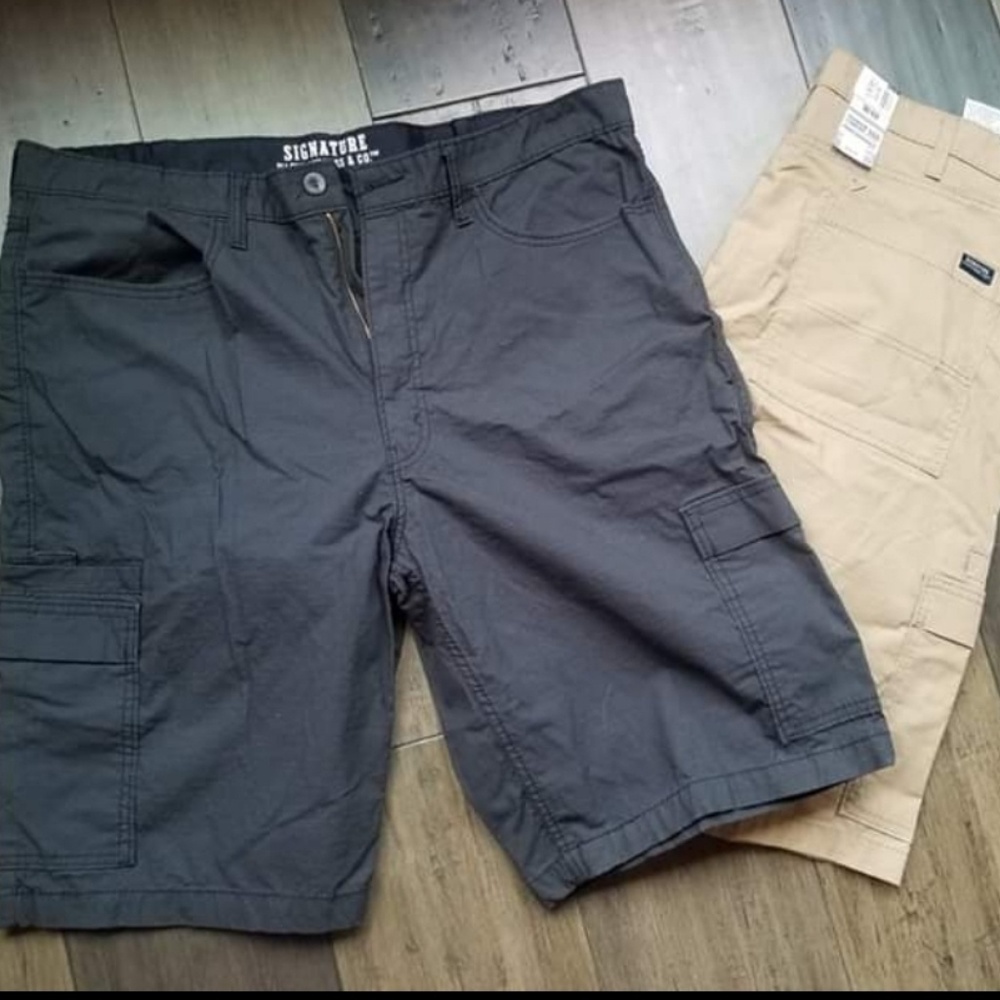 2 pairs of brand new Levi Cargo Shorts. Size 40.